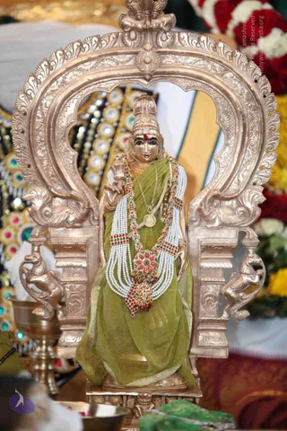 1-Temple-Visit-PadaPuja_Photo_1001_IMG_0658_CMP_WM