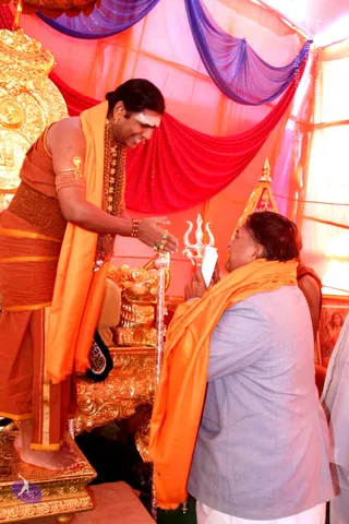 2-Afternoon-Public-Darshan-Annadan-Chandraswami-Visit_Photo_1000_IMG_4872_CMP_WM