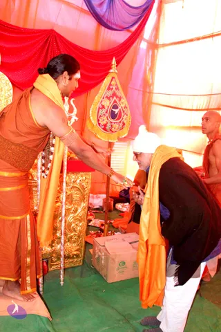 2-Afternoon-Public-Darshan-Annadan-Chandraswami-Visit_Photo_1006_IMG_4881_CMP_WM