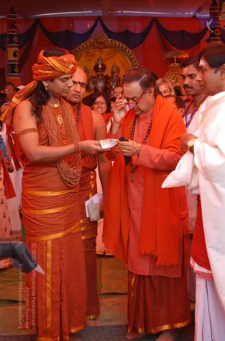 Aacharya-Mahamandaleshwar-Of-Maha-Nirvani-Akhada-visit_Photo_1000_DSC_0003_CMP_WM