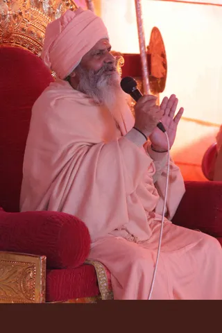 Aacharya-Mahamandaleshwar-Of-Maha-Nirvani-Akhada-visit_Photo_1024_IMG_6976_CMP_WM