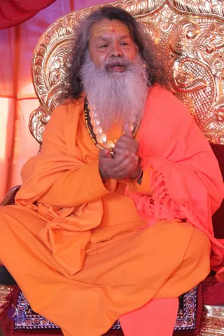 Aacharya-Mahamandaleshwar-Of-Maha-Nirvani-Akhada-visit_Photo_1027_IMG_7002_CMP_WM