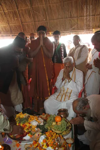 Swamiji-meets-VIPs_Photo_1000_IMG_0463_CMP_WM