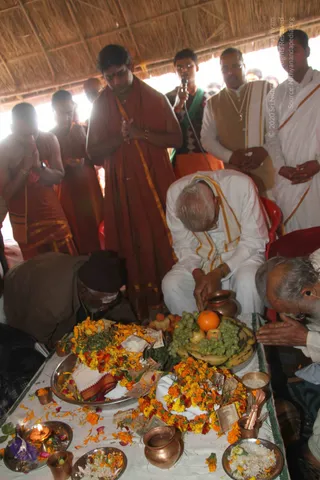 Swamiji-meets-VIPs_Photo_1001_IMG_0464_CMP_WM