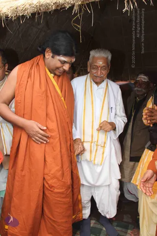 Swamiji-meets-VIPs_Photo_1002_IMG_0503_CMP_WM