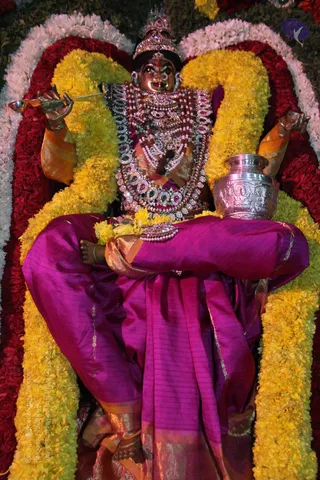 01-AvanthiHoma-Pictures_Photo_1002_IMG_3434_CMP_WM