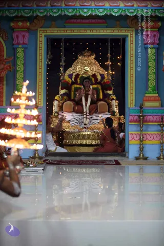 03-Pada-Puja_Photo_1013_IMG_2004_CMP_WM