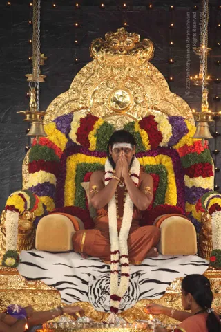 03-Pada-Puja_Photo_1021_IMG_2031_CMP_WM