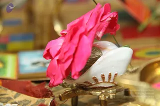 04-Paduka-Puja-Crowd-Individuals_Photo_1016_IMG_4868_CMP_WM