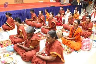 04-Paduka-Puja-Crowd-Individuals_Photo_1022_IMG_4876_CMP_WM