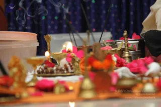 04-Paduka-Puja-Crowd-Individuals_Photo_1029_IMG_4883_CMP_WM