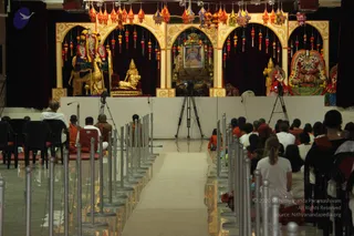 04-Paduka-Puja-Crowd-Individuals_Photo_1033_IMG_4887_CMP_WM