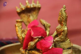 04-Paduka-Puja-Crowd-Individuals_Photo_1034_IMG_4888_CMP_WM