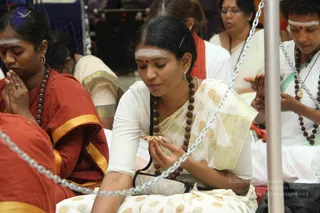 04-Paduka-Puja-Crowd-Individuals_Photo_1036_IMG_4891_CMP_WM