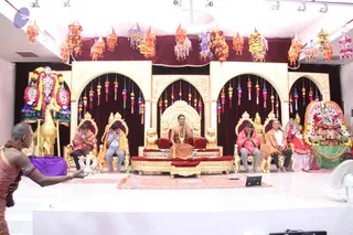 05-Deity-Arati_Photo_1009_IMG_4965_CMP_WM