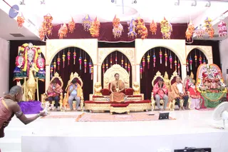 05-Deity-Arati_Photo_1010_IMG_4966_CMP_WM