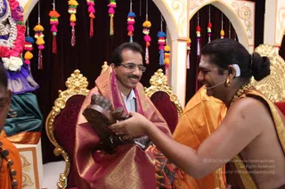 09-HDH-Shawl-Deity-Complements-Doctors_Photo_1008_IMG_4931_CMP_WM