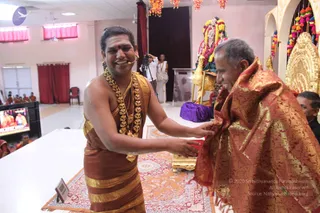 09-HDH-Shawl-Deity-Complements-Doctors_Photo_1010_IMG_4933_CMP_WM