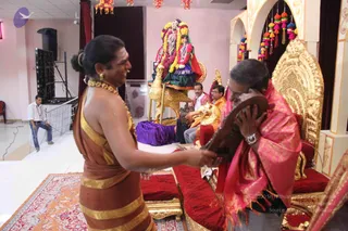 09-HDH-Shawl-Deity-Complements-Doctors_Photo_1015_IMG_4939_CMP_WM