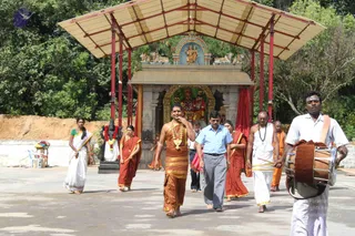 14-Navarathri-Devi-Pranapratishta-Temple-Guests-Doctors_Photo_1022_IMG_5095_CMP_WM