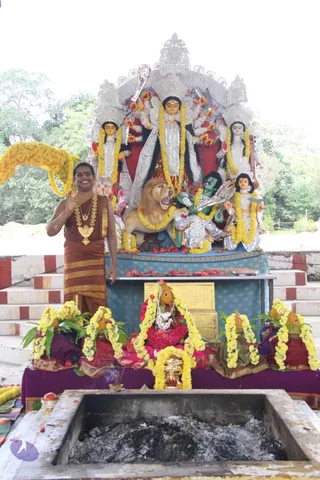 15-Navarathri-Durga-HDH-Guest-Doctors-Blessing_Photo_1006_IMG_5364_CMP_WM