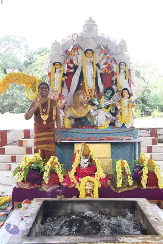 15-Navarathri-Durga-HDH-Guest-Doctors-Blessing_Photo_1007_IMG_5365_CMP_WM
