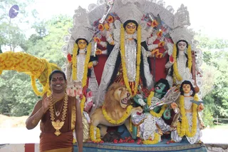 15-Navarathri-Durga-HDH-Guest-Doctors-Blessing_Photo_1008_IMG_5366_CMP_WM