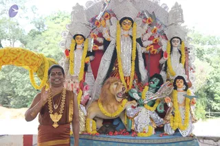 15-Navarathri-Durga-HDH-Guest-Doctors-Blessing_Photo_1009_IMG_5367_CMP_WM