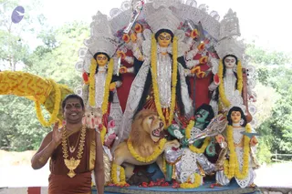 15-Navarathri-Durga-HDH-Guest-Doctors-Blessing_Photo_1011_IMG_5369_CMP_WM