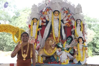 15-Navarathri-Durga-HDH-Guest-Doctors-Blessing_Photo_1012_IMG_5370_CMP_WM