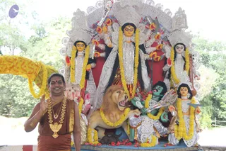 15-Navarathri-Durga-HDH-Guest-Doctors-Blessing_Photo_1014_IMG_5372_CMP_WM
