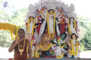 15-Navarathri-Durga-HDH-Guest-Doctors-Blessing_Photo_1015_IMG_5373_CMP_WM
