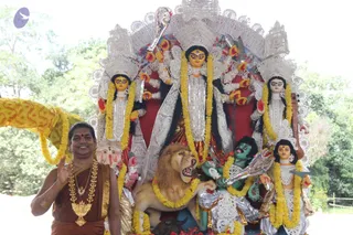 15-Navarathri-Durga-HDH-Guest-Doctors-Blessing_Photo_1016_IMG_5374_CMP_WM