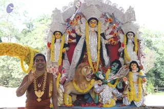 15-Navarathri-Durga-HDH-Guest-Doctors-Blessing_Photo_1017_IMG_5375_CMP_WM