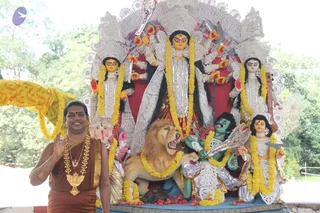 15-Navarathri-Durga-HDH-Guest-Doctors-Blessing_Photo_1018_IMG_5376_CMP_WM