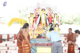 15-Navarathri-Durga-HDH-Guest-Doctors-Blessing_Photo_1028_IMG_5386_CMP_WM