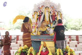 15-Navarathri-Durga-HDH-Guest-Doctors-Blessing_Photo_1037_IMG_5395_CMP_WM