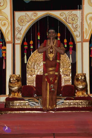 17-Navaratri-Darbar_Photo_1000_IMG_5396_CMP_WM