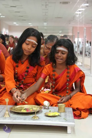 Paduka-Puja_Photo_1004_IMG_1267_CMP_WM