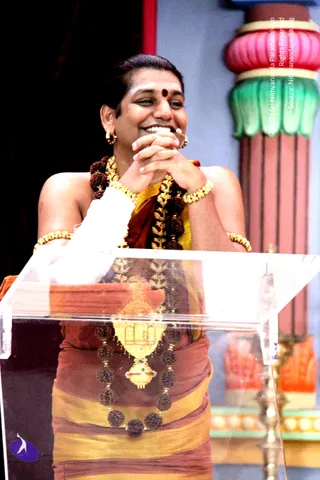 3-Nithya-Satsang_Photo_1009_IMG_0642_CMP_WM