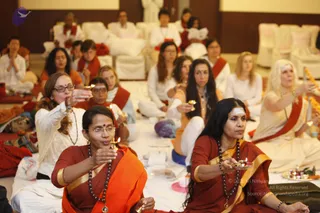 2014-01jan-17th-nithyananda-diary-haridwar-ia_MG_6561-20140117-112326-paduka-puja-by-devotees_CMP_WM