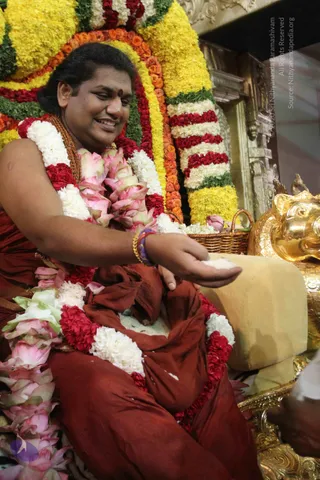 1-Pada-Puja-Satsang_Photo_1019_IMG_4042_CMP_WM
