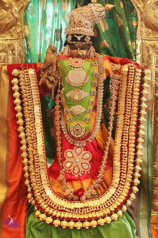 3-Deities_Photo_1023_IMG_1059_CMP_WM