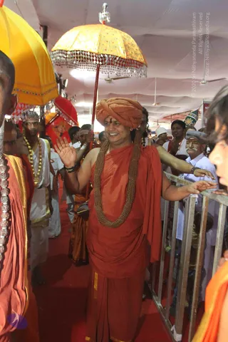 01-KUMBH-MELA_Photo_1000_2016-4apr-25th-nithyananda-diary_IMG_1380_ujjain-aadheenam-kumbh-mela-kalpataru-darshan-swamiji_CMP_WM