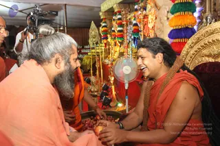 01-KUMBH-MELA_Photo_1001_2016-4apr-25th-nithyananda-diary_IMG_1487_ujjain-aadheenam-kumbh-mela-kalpataru-darshan-swamiji_CMP_WM
