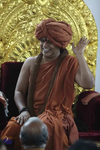 Swamiji-Meets-VIPs_Photo_1005_IMG_4487_CMP_WM