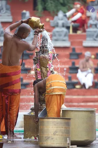 01-rudrabhishekam_Photo_1002_G28A1048_CMP_WM