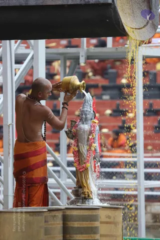 01-rudrabhishekam_Photo_1009_G28A1063_CMP_WM