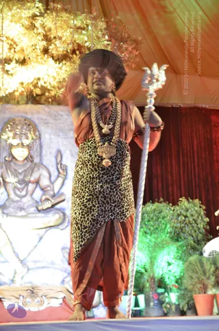 1-SHUDDADVAITAM-DARSHAN-DAY-1_Photo_1267__YAD4281_CMP_WM