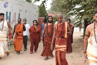 01-Construction-Swamiji-On-Rounds_Photo_1002_DSC_8112_CMP_WM